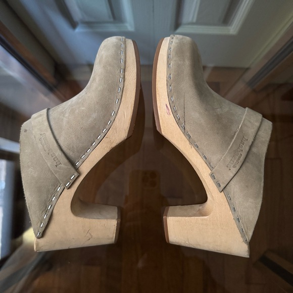 Swedish Hasbeens Taupe Clogs - Picture 6 of 7